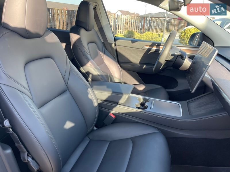 Внедорожник / Кроссовер Tesla Model Y 2024 в Стрые