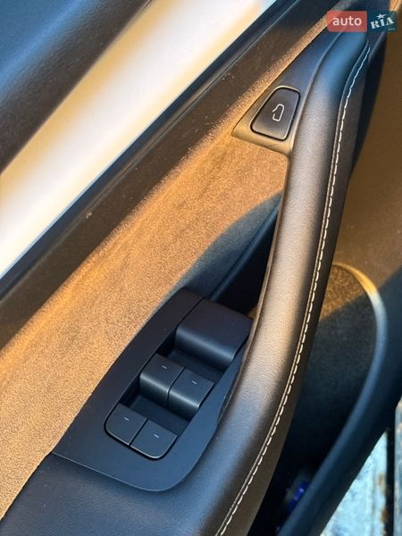 Внедорожник / Кроссовер Tesla Model Y 2023 в Киеве