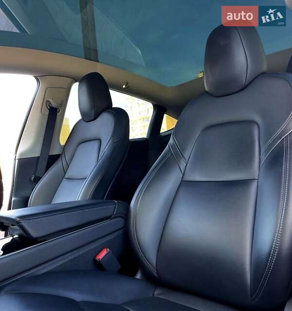 Внедорожник / Кроссовер Tesla Model Y 2020 в Киеве