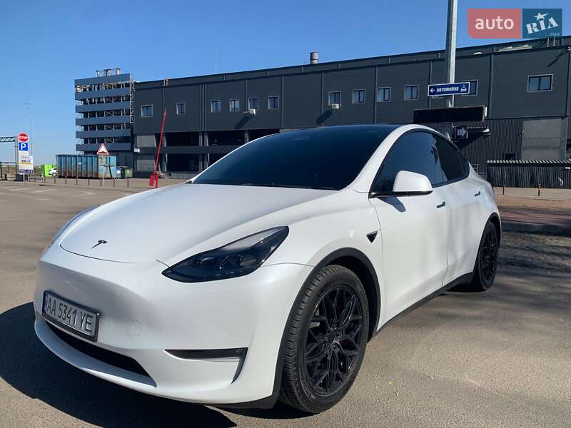 Tesla Model Y 2023