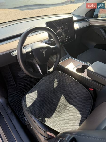 Внедорожник / Кроссовер Tesla Model Y 2024 в Ивано-Франковске