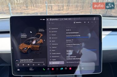 Внедорожник / Кроссовер Tesla Model Y 2024 в Ужгороде