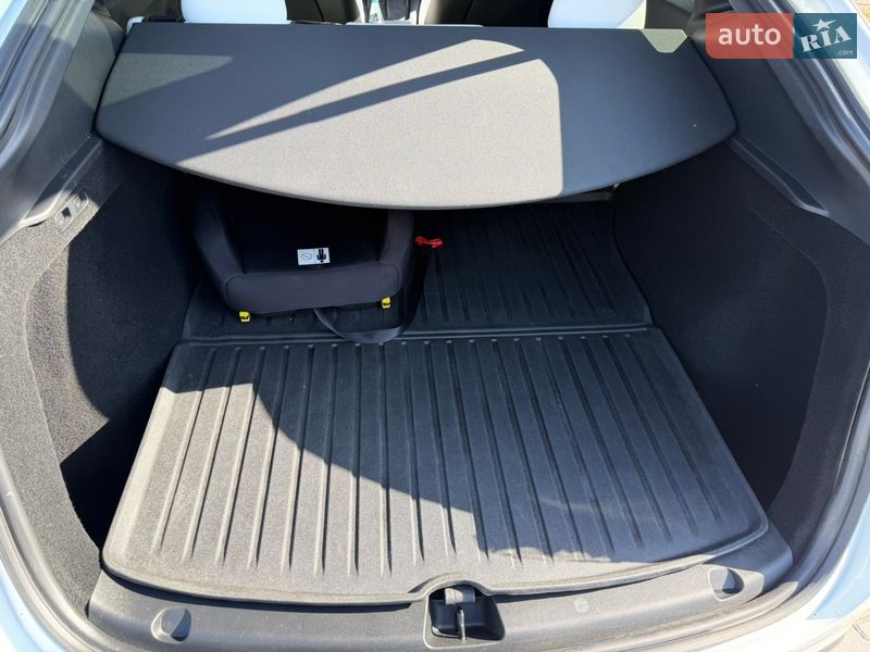 Внедорожник / Кроссовер Tesla Model Y 2024 в Ужгороде