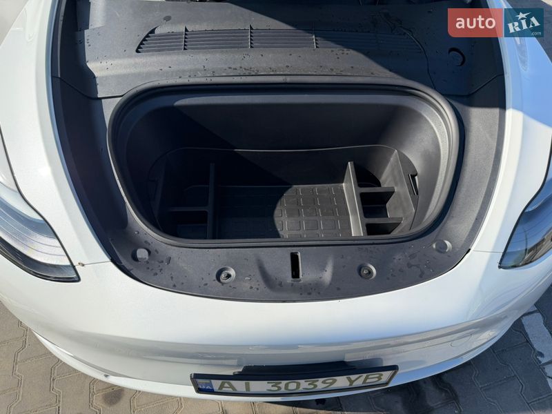 Внедорожник / Кроссовер Tesla Model Y 2024 в Ужгороде