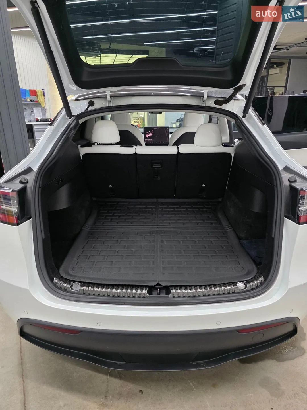 2021 Tesla Model Y - мініатюра 8