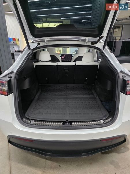 Внедорожник / Кроссовер Tesla Model Y 2021 в Киеве