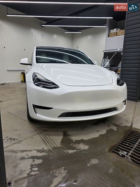 Внедорожник / Кроссовер Tesla Model Y 2021 в Киеве