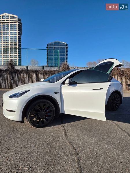 Внедорожник / Кроссовер Tesla Model Y 2023 в Днепре