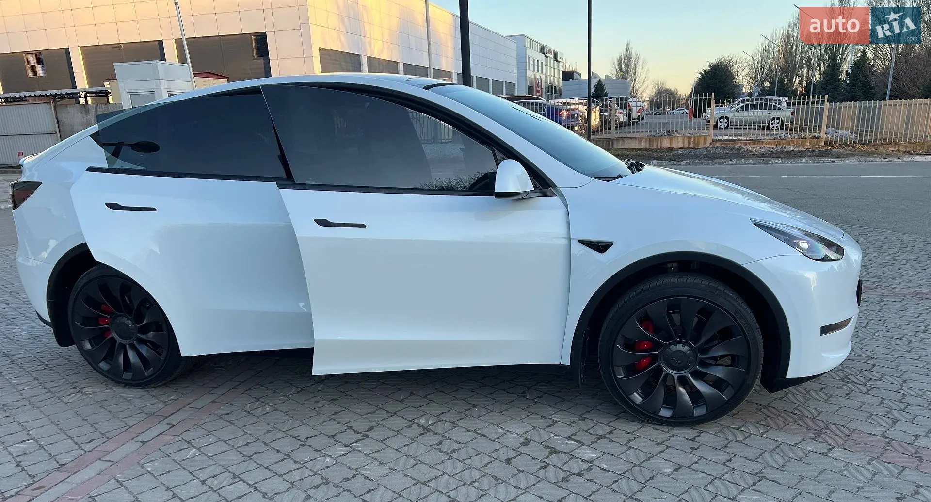 2023 Tesla Model Y - мініатюра 2