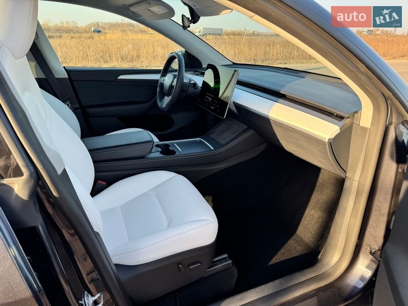 Внедорожник / Кроссовер Tesla Model Y 2024 в Ровно