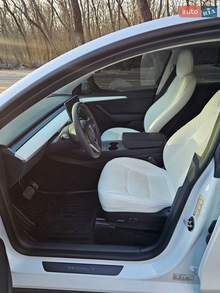 Внедорожник / Кроссовер Tesla Model Y 2023 в Днепре