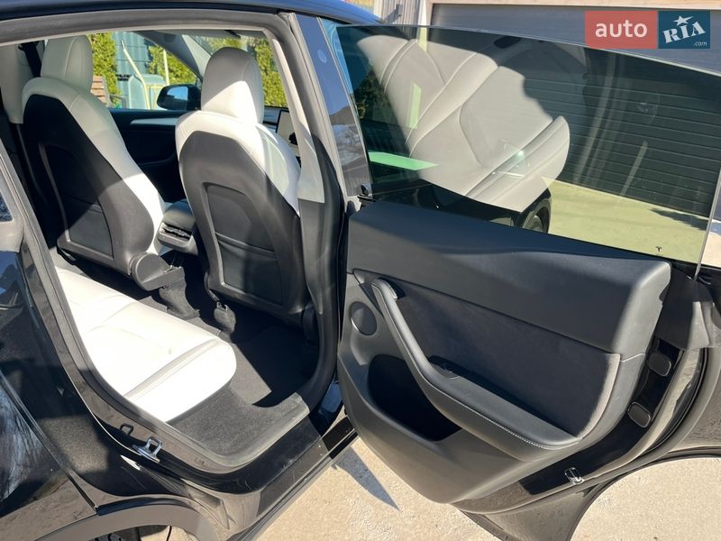 Внедорожник / Кроссовер Tesla Model Y 2022 в Киеве