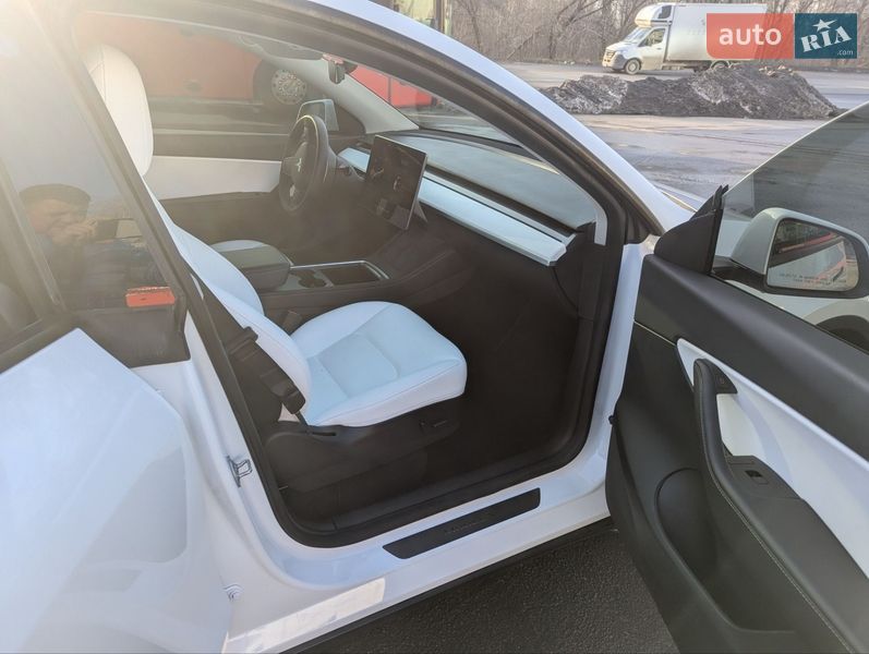 Внедорожник / Кроссовер Tesla Model Y 2021 в Тернополе