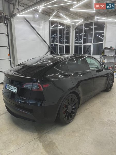 Внедорожник / Кроссовер Tesla Model Y 2024 в Киеве