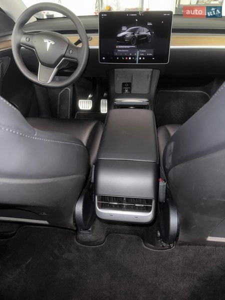 Внедорожник / Кроссовер Tesla Model Y 2024 в Киеве