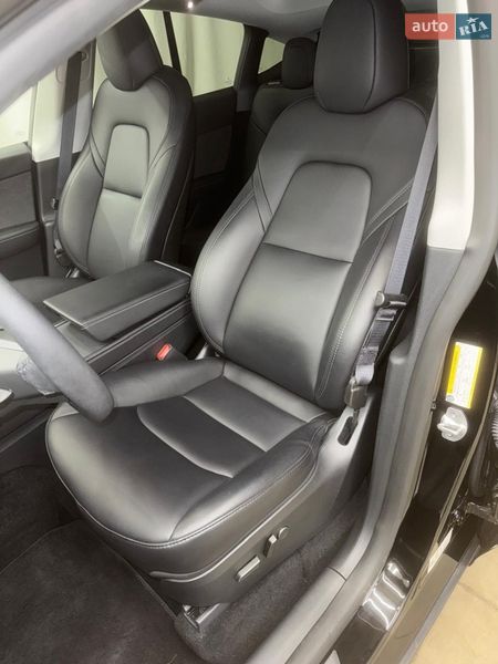 Внедорожник / Кроссовер Tesla Model Y 2024 в Киеве