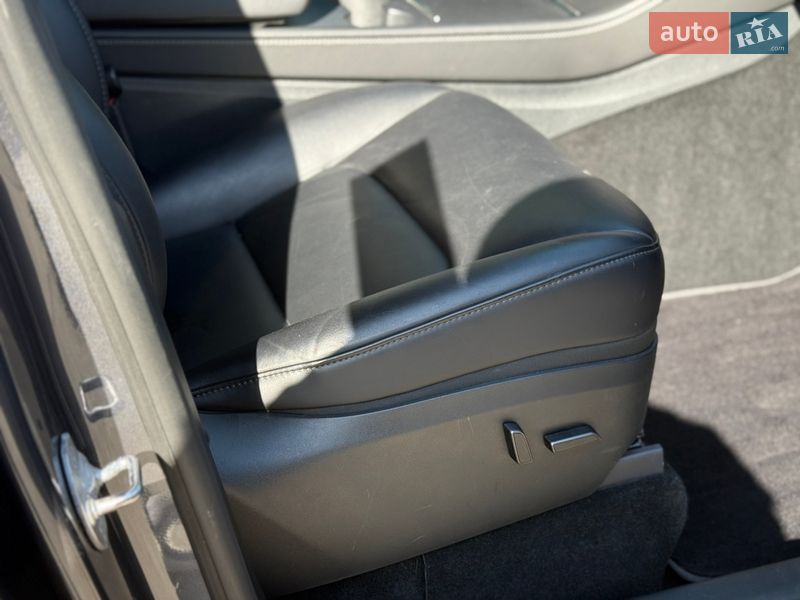 Внедорожник / Кроссовер Tesla Model Y 2023 в Тернополе