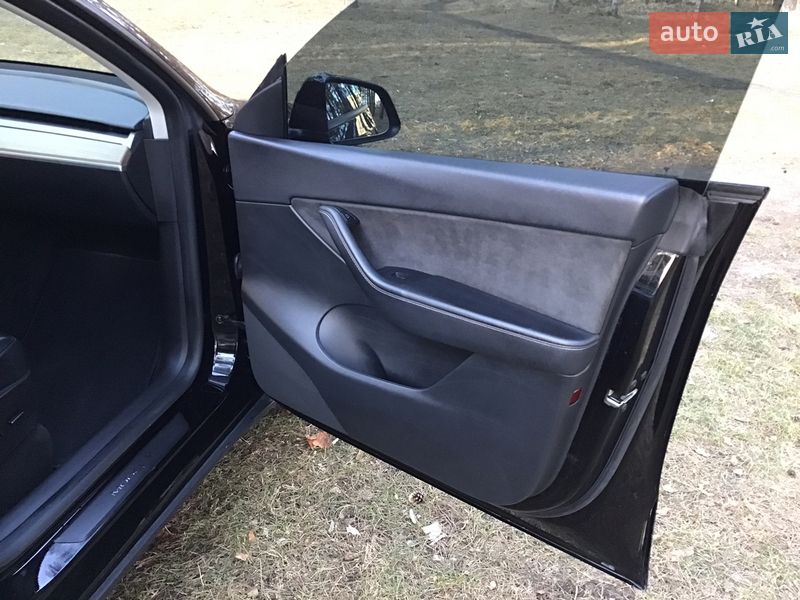Внедорожник / Кроссовер Tesla Model Y 2022 в Чернигове