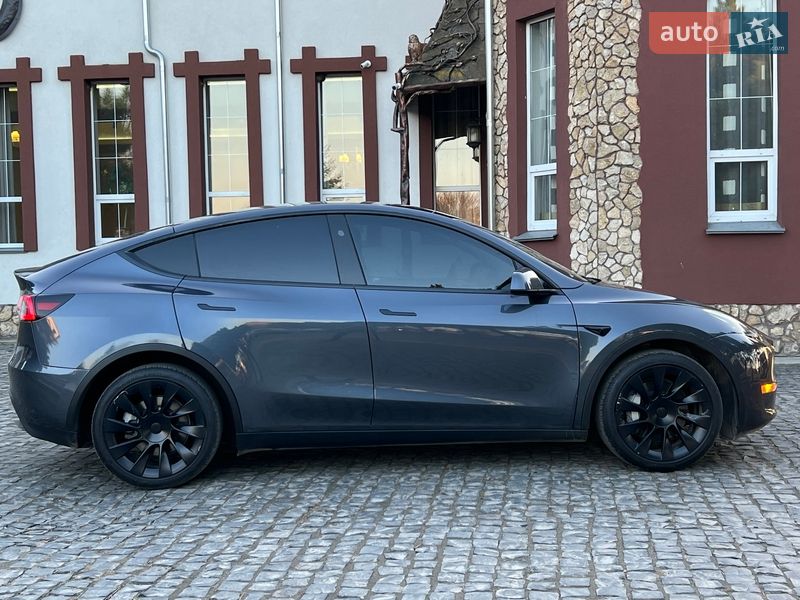 Внедорожник / Кроссовер Tesla Model Y 2023 в Ровно