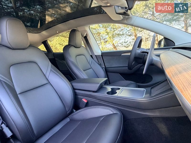 Внедорожник / Кроссовер Tesla Model Y 2024 в Дрогобыче