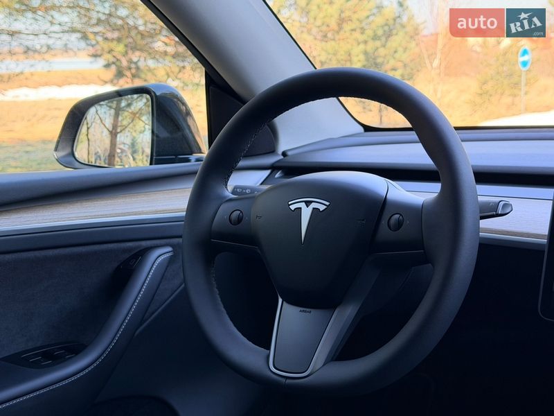 Внедорожник / Кроссовер Tesla Model Y 2024 в Дрогобыче