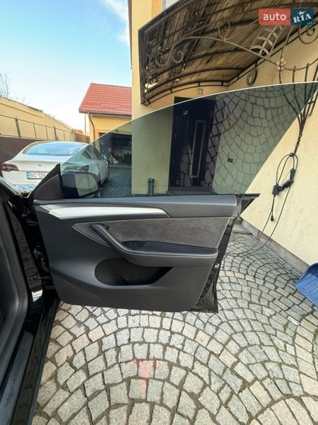 Внедорожник / Кроссовер Tesla Model Y 2024 в Дрогобыче