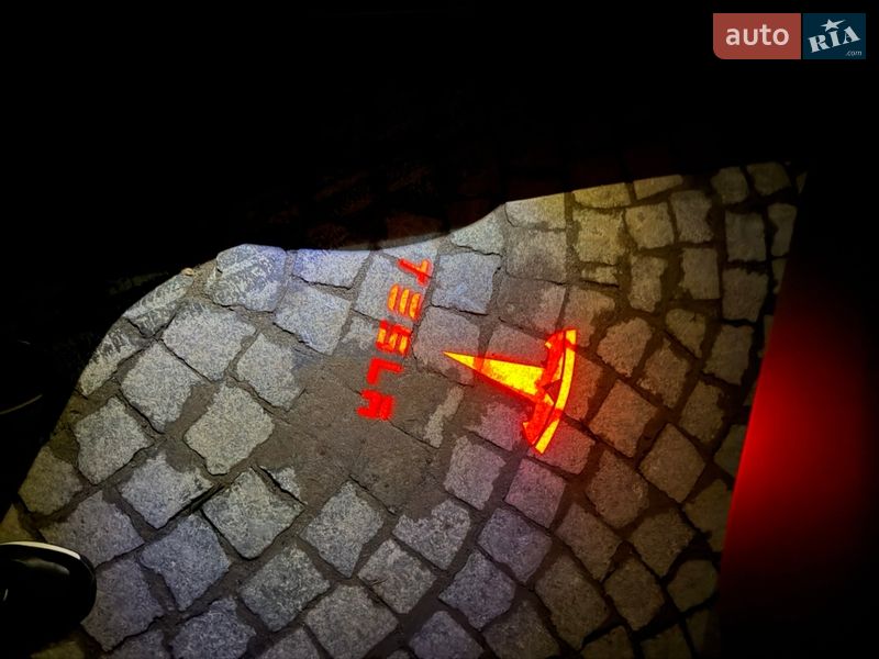 Внедорожник / Кроссовер Tesla Model Y 2024 в Дрогобыче