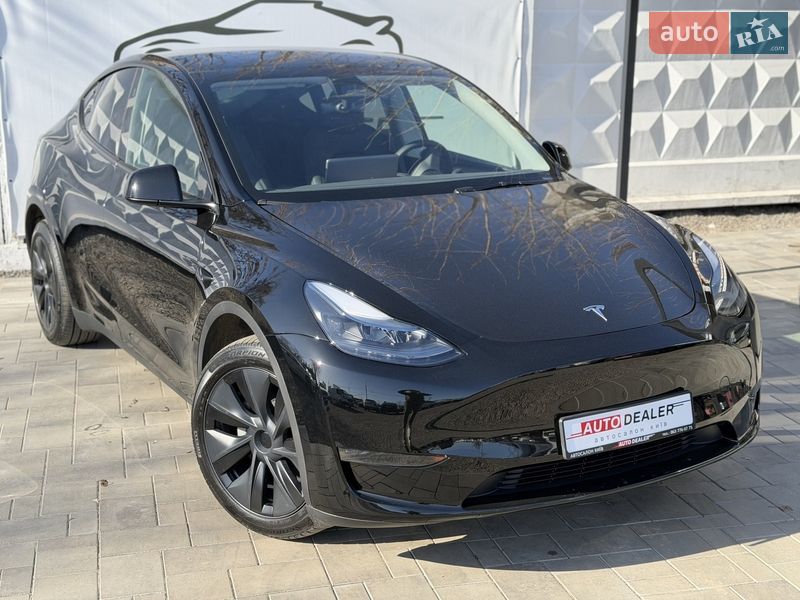 Tesla Model Y 2024