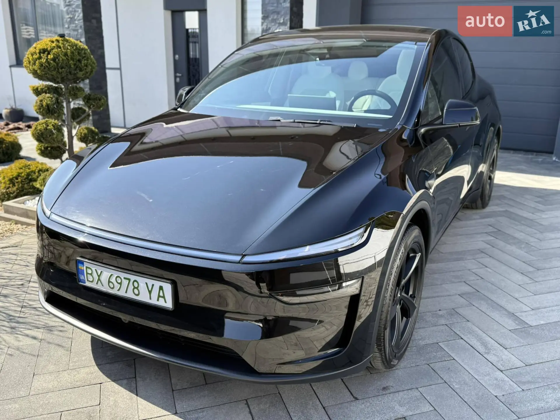 2025 Tesla Model Y - мініатюра 2
