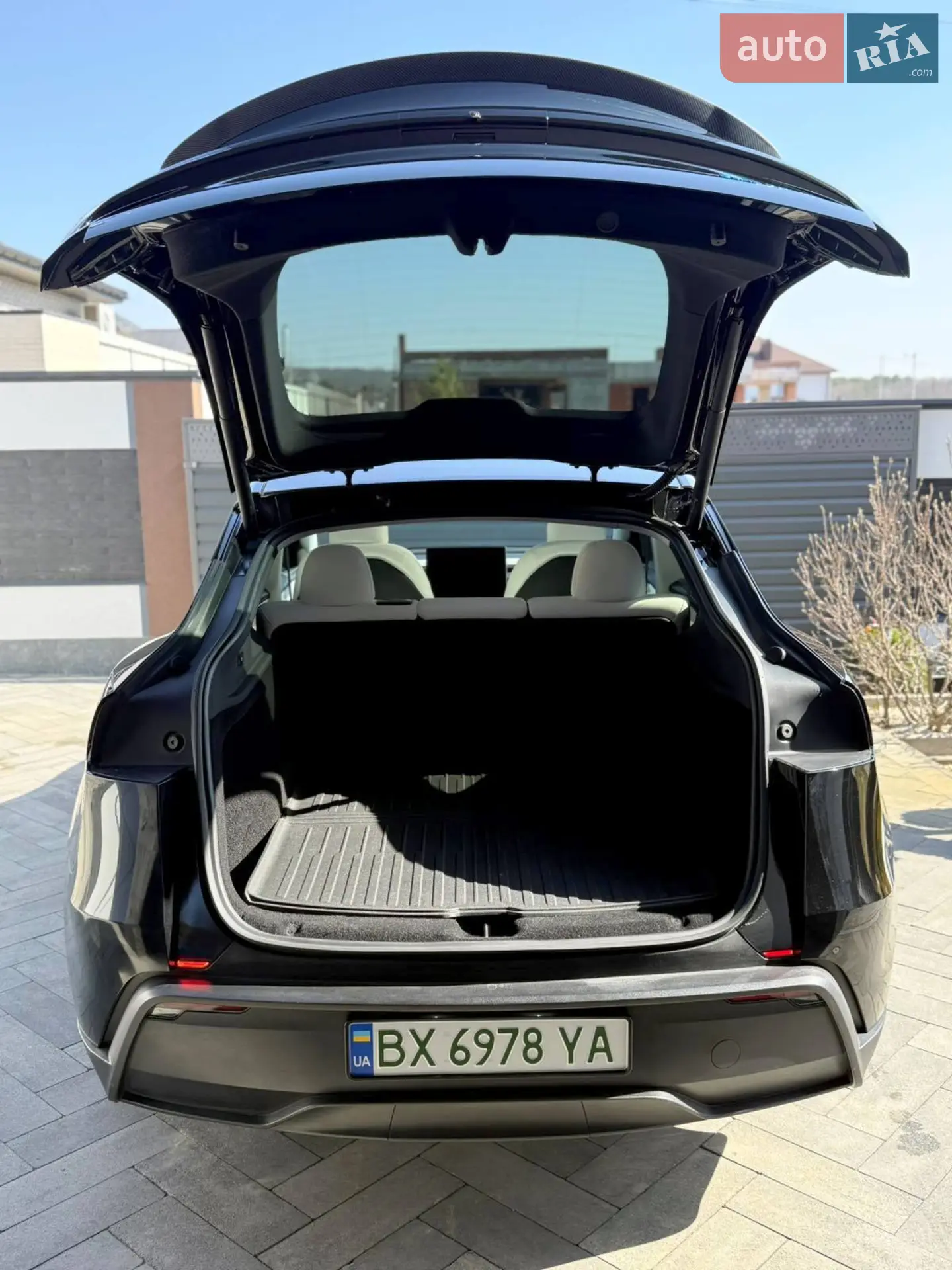 2025 Tesla Model Y - мініатюра 13