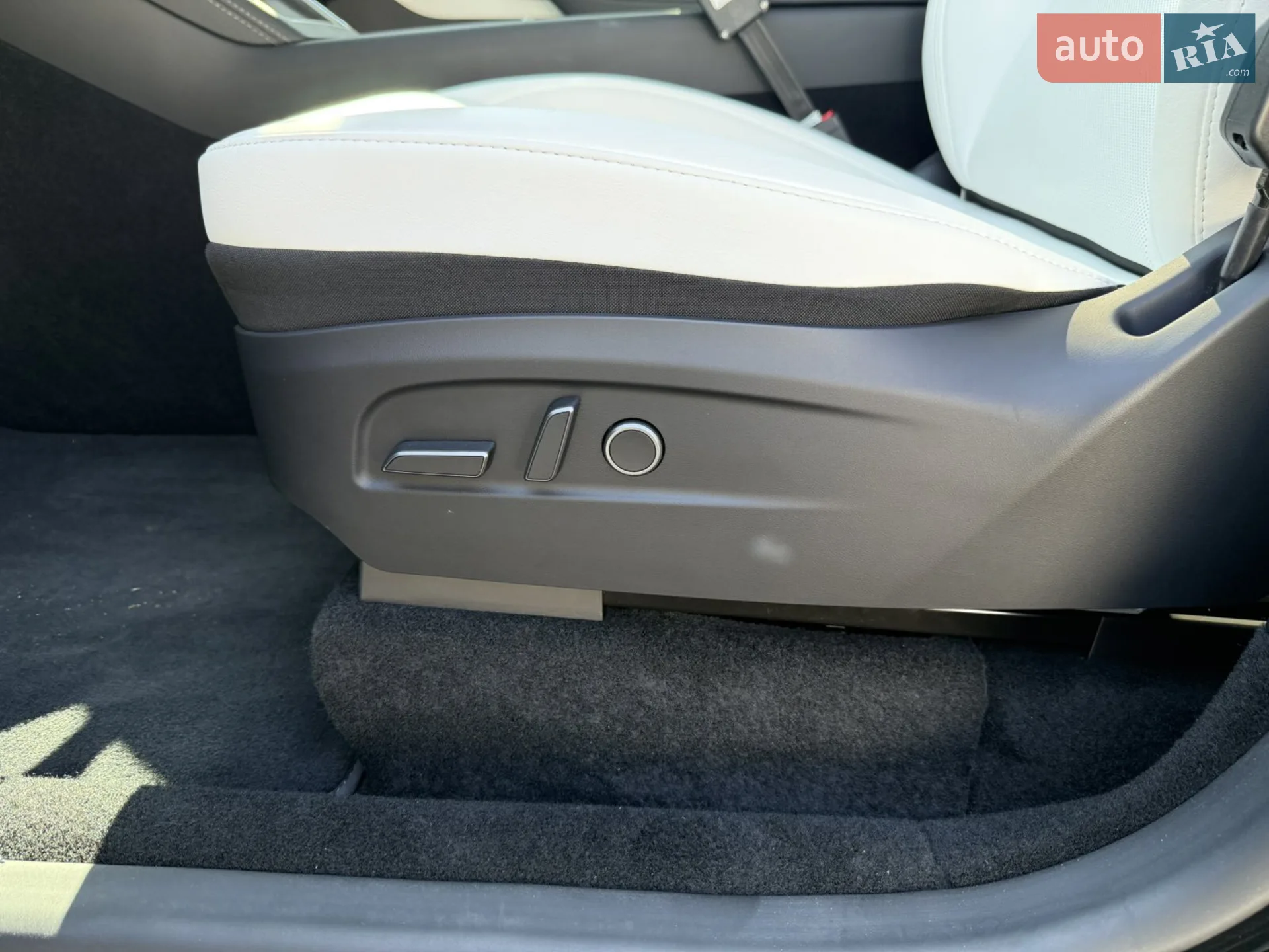 2025 Tesla Model Y - мініатюра 40
