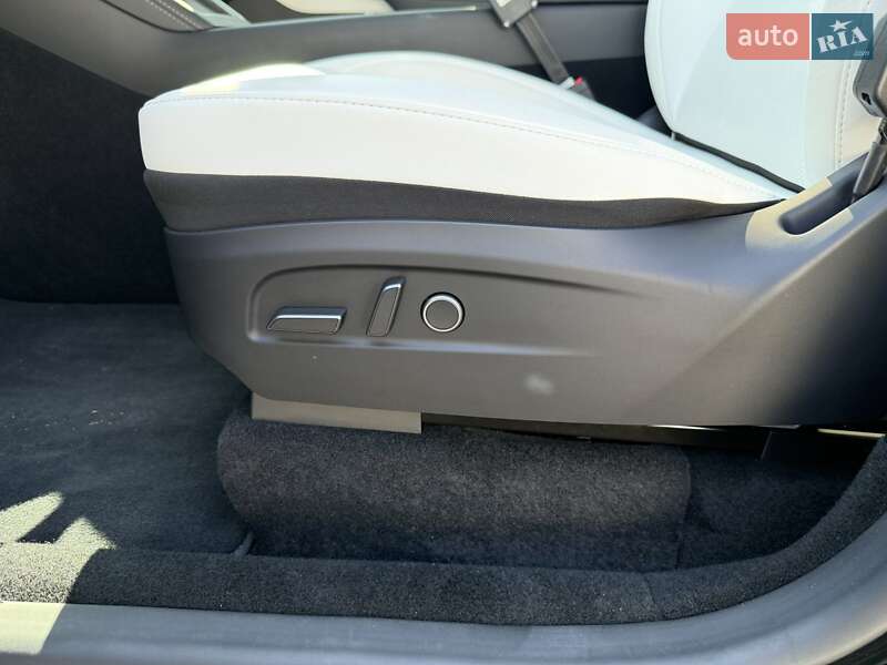 Позашляховик / Кросовер Tesla Model Y 2025 в Хмельницькому