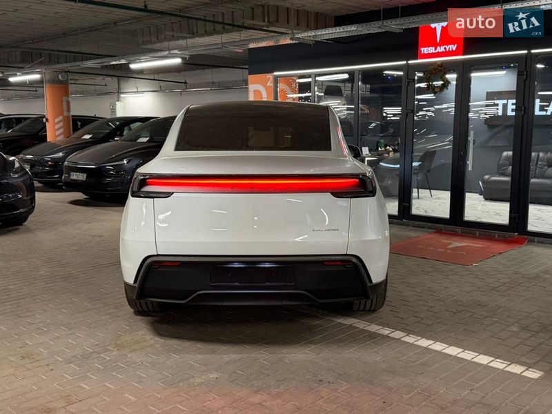Позашляховик / Кросовер Tesla Model Y 2025 в Києві