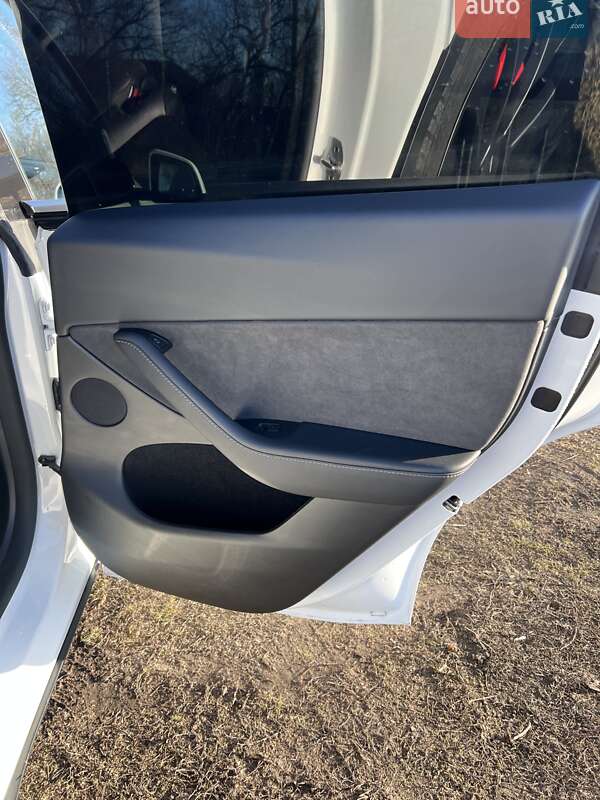 Позашляховик / Кросовер Tesla Model Y 2024 в Полтаві