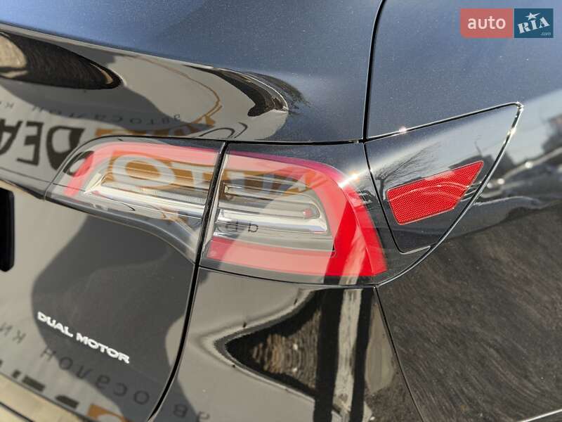 Позашляховик / Кросовер Tesla Model Y 2024 в Києві