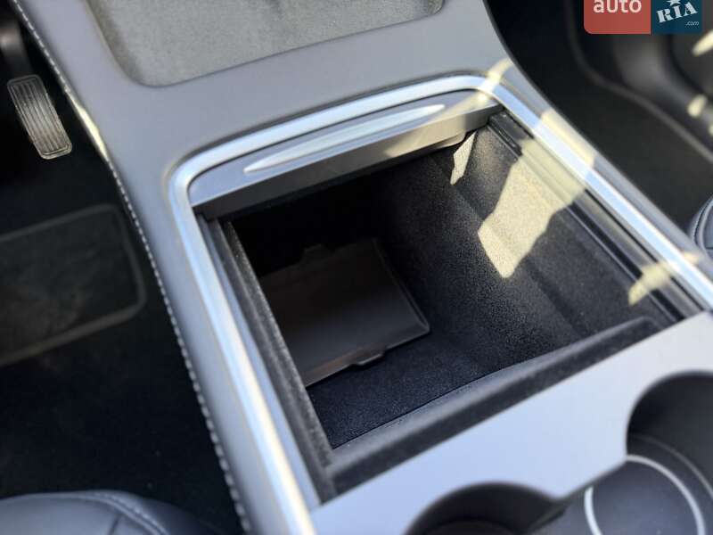 Позашляховик / Кросовер Tesla Model Y 2024 в Києві