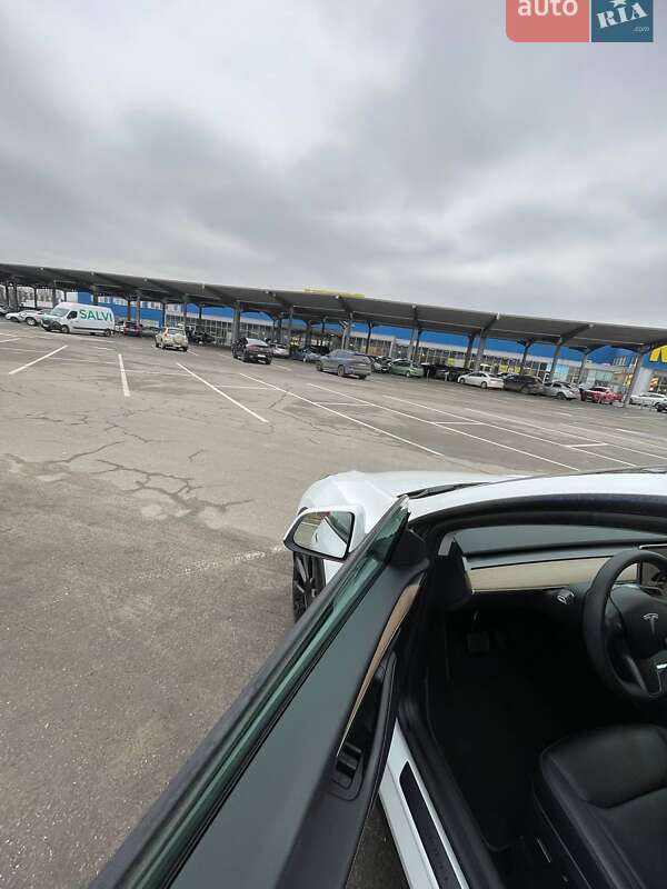 Позашляховик / Кросовер Tesla Model Y 2023 в Києві фото 13 Позашляховик / Кросовер Tesla Model Y 2023 в Києві