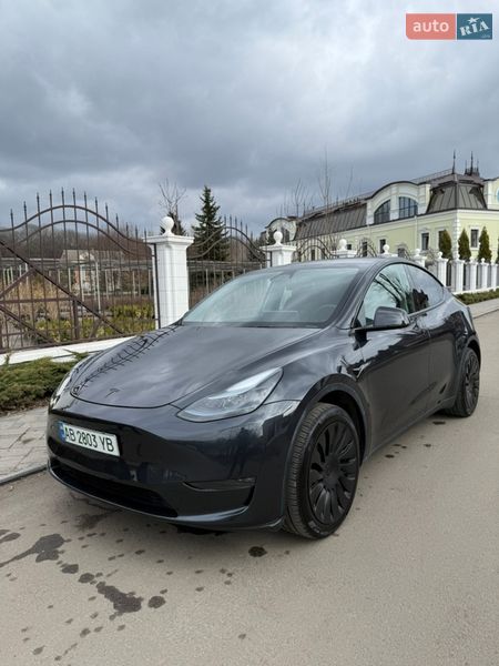 Tesla Model Y 2024