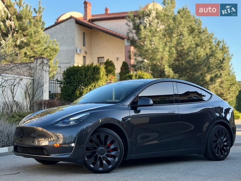Позашляховик / Кросовер Tesla Model Y 2024 в Одесі фото 8 Позашляховик / Кросовер Tesla Model Y 2024 в Одесі