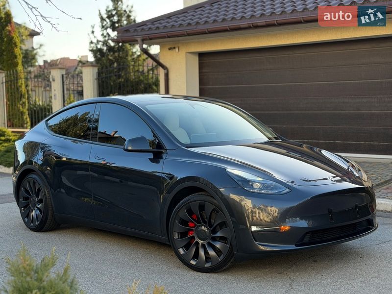 Tesla Model Y 2024