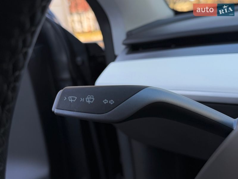Позашляховик / Кросовер Tesla Model Y 2024 в Одесі фото 31 Позашляховик / Кросовер Tesla Model Y 2024 в Одесі