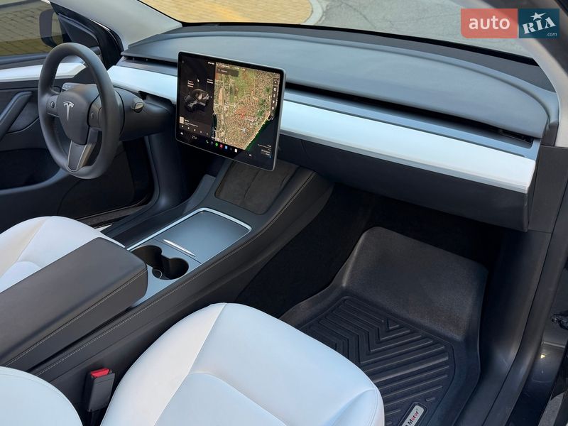 Позашляховик / Кросовер Tesla Model Y 2024 в Одесі фото 39 Позашляховик / Кросовер Tesla Model Y 2024 в Одесі