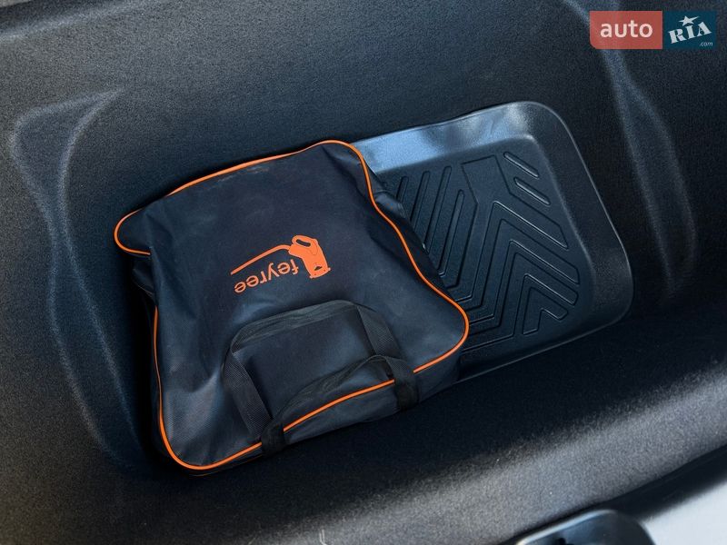 Позашляховик / Кросовер Tesla Model Y 2024 в Одесі фото 50 Позашляховик / Кросовер Tesla Model Y 2024 в Одесі