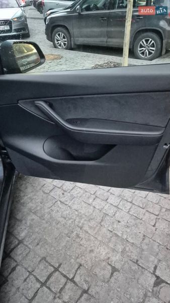 Внедорожник / Кроссовер Tesla Model Y 2022 в Киеве