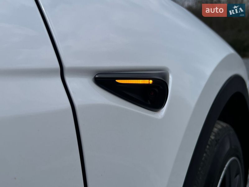 Позашляховик / Кросовер Tesla Model Y 2023 в Львові фото 17 Позашляховик / Кросовер Tesla Model Y 2023 в Львові