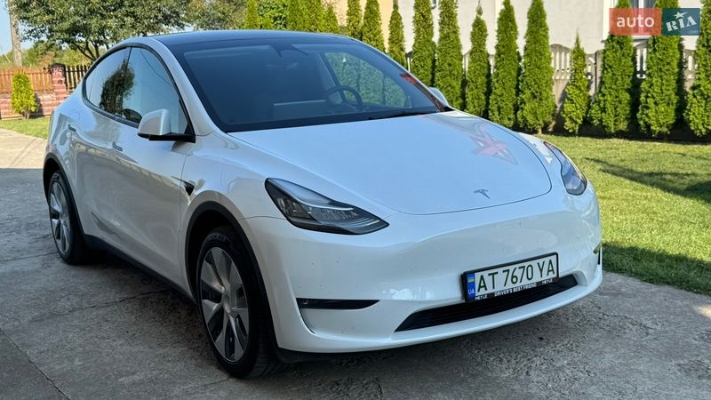 Позашляховик / Кросовер Tesla Model Y 2023 в Івано-Франківську