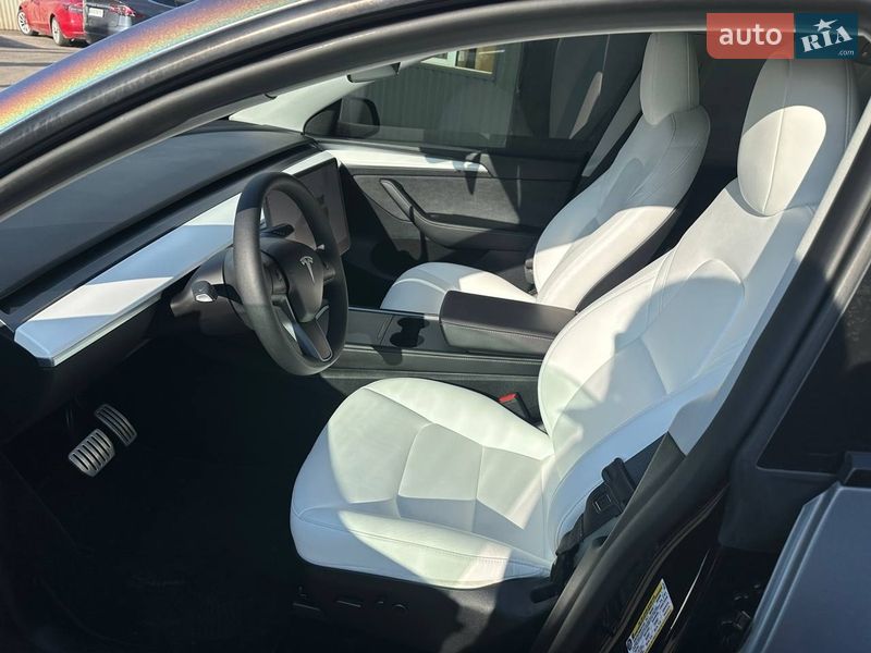 Внедорожник / Кроссовер Tesla Model Y 2024 в Киеве