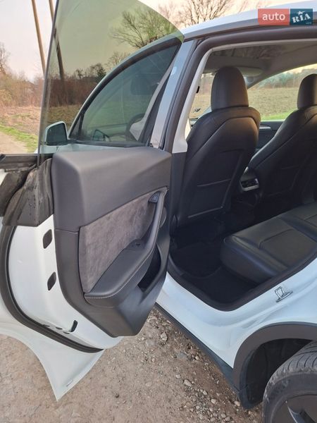 Внедорожник / Кроссовер Tesla Model Y 2023 в Львове