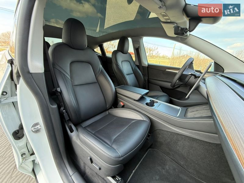 Внедорожник / Кроссовер Tesla Model Y 2024 в Стрые