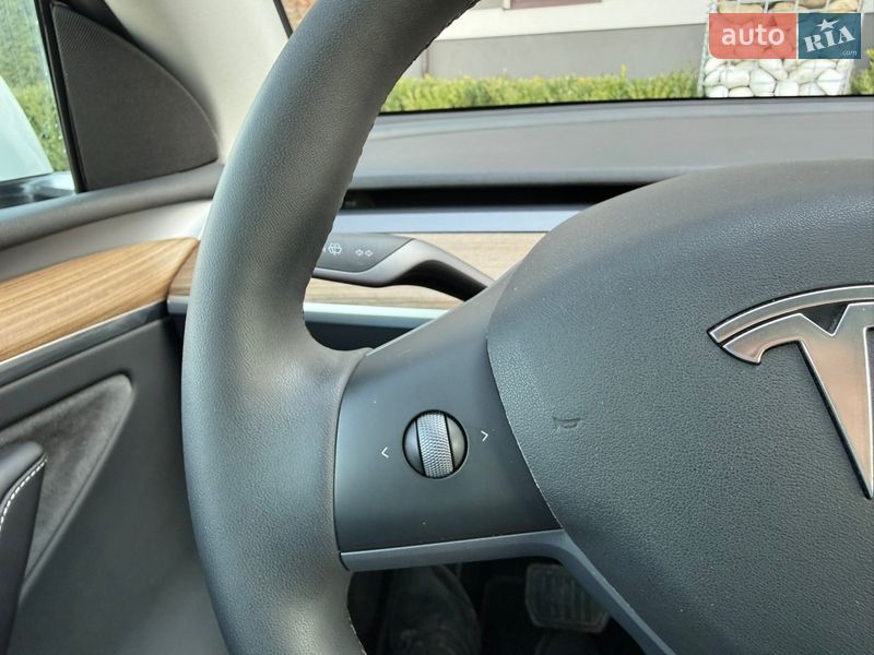 Внедорожник / Кроссовер Tesla Model Y 2024 в Стрые